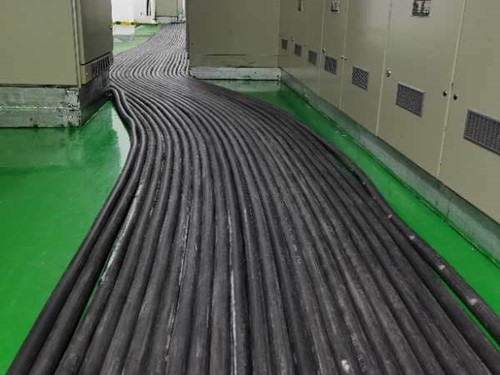 屯溪如何根据理论计算公式计算温度对特定电压测量结果的影响？