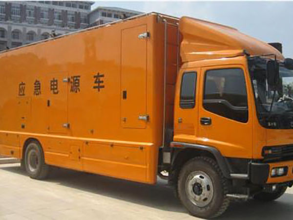 屯溪冬季柴油发电机启动前，如何检查燃油系统中的积水？